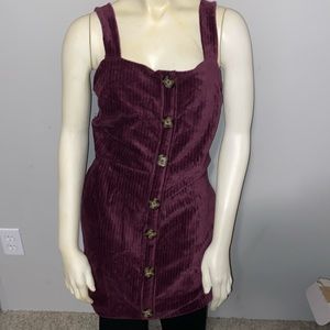 Maroon colored dress with brown buttons up the front size large. Never worn.